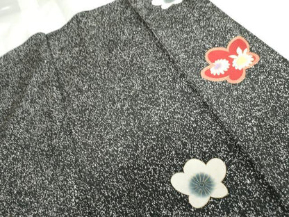平和屋着物●豪華振袖　駒刺繍　舞梅文　黒地　金銀彩　正絹　逸品　AABI5175cs