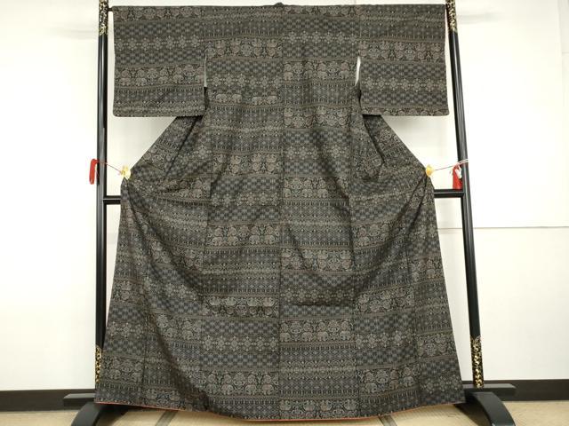 平和屋着物●本場大島紬　カタス7マルキ　更紗花文　象　黒地　正絹　逸品　AABI5177cs