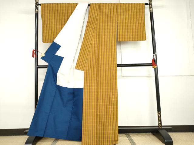 平和屋着物●本場黄八丈　平織　伝統工芸士:西條謹一　奥山鶴美　格子　証紙付き　正絹　逸品　AABI5214cs 平和屋着物○本場黄八丈 平織 伝統工芸士:西條謹一 奥山鶴美 格子 証紙