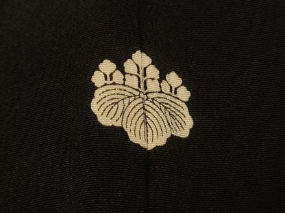平和屋着物■豪華黒留袖　作家物　刺繍　孔雀文　暈し染め　金銀糸　銀彩　正絹　逸品　AABI5994fw