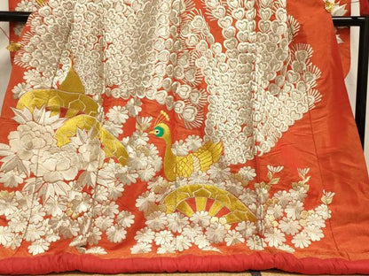 平和屋本店●色打掛　和装　婚礼　結婚式　花嫁　神社挙式　総刺繍　孔雀片輪車文　金銀糸　金通し地　正絹　逸品　AABI6080fw