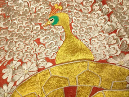 平和屋本店●色打掛　和装　婚礼　結婚式　花嫁　神社挙式　総刺繍　孔雀片輪車文　金銀糸　金通し地　正絹　逸品　AABI6080fw