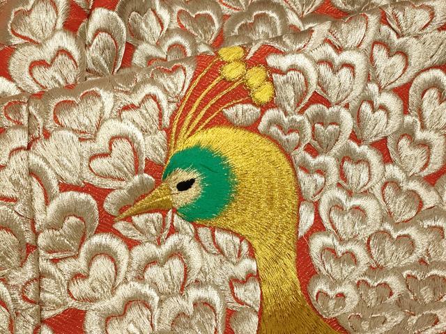 平和屋本店●色打掛　和装　婚礼　結婚式　花嫁　神社挙式　総刺繍　孔雀片輪車文　金銀糸　金通し地　正絹　逸品　AABI6080fw