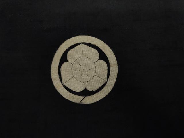 平和屋着物●男性　黒紋付　紬地　正絹　逸品　AABI6118cs