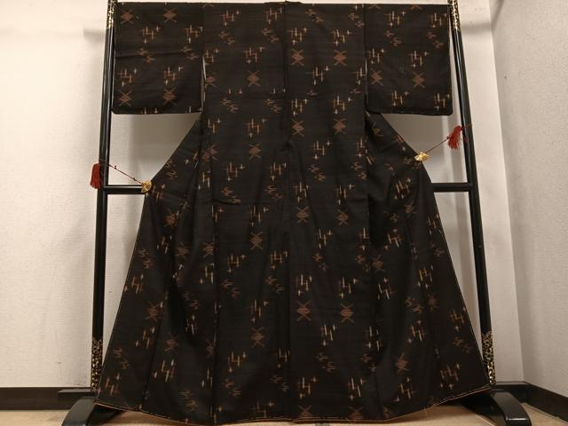 平和屋着物●国指定重要無形文化財　本場久米島紬　手織　正絹　逸品　AABI6277ph