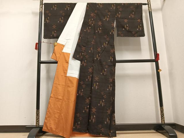 平和屋着物●国指定重要無形文化財　本場久米島紬　手織　正絹　逸品　AABI6277ph
