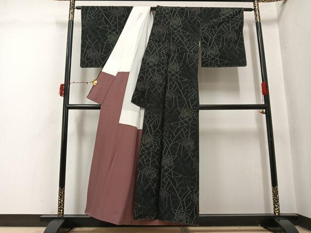 平和屋着物●上質な紬　薔薇　バラ　黒地　正絹　逸品　未使用　AABI6340ph