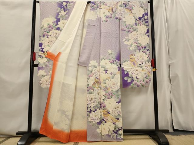 着物■豪華振袖　駒刺繍　花蝶丸文　金彩　正絹　逸品 きめ細やかな金駒刺繍を施し美しい色彩が格の高さを感じさせる本格志向
