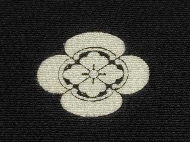 平和屋着物■豪華黒留袖　駒刺繍　地紙飛鶴花文　金銀彩　正絹　逸品　AABI6428st