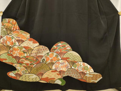 平和屋着物■豪華黒留袖　駒刺繍　吉祥青海波文　金糸　金彩　正絹　逸品　AABI6537st