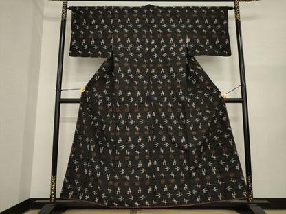 平和屋着物●国指定重要無形文化財　本場久米島紬　手織　琉球絣文様　正絹　逸品　AABI6850ck