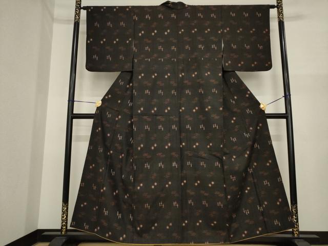 平和屋着物●国指定重要無形文化財　本場久米島紬　手織　琉球絣文様　正絹　逸品　AABI6862ck