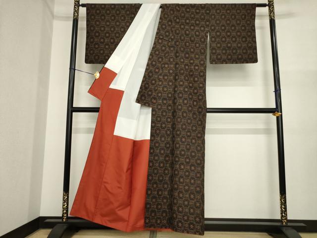 平和屋着物●国指定重要無形文化財　本場久米島紬　手織　琉球絣文様　正絹　逸品　AABI6872ck