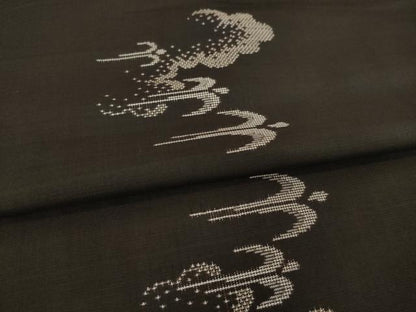 平和屋着物●本場大島紬　カタス9マルキ　地空き　雲重ね飛鳥文　正絹　逸品　AABI6956ck