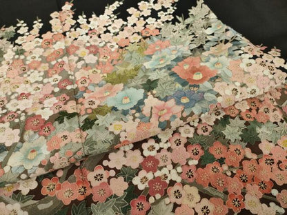 平和屋着物●豪華黒留袖　作家物　刺繍　枝花尽くし　正絹　逸品　AABI7082ck