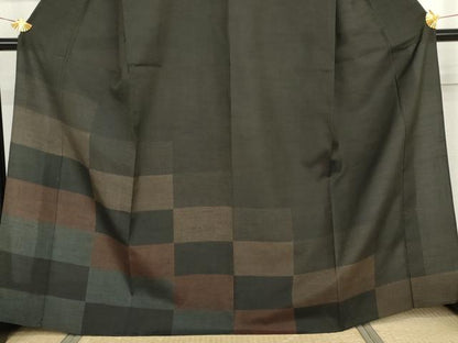 平和屋着物▽赤城紬　単衣　草木染工房　格子　黒地　証紙付き　正絹　逸品　AABI7312cs