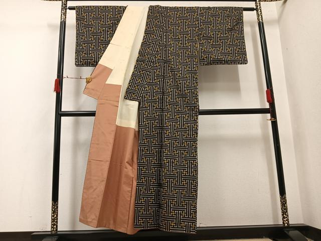 平和屋着物●本場大島紬　龍郷絣　秋名バラ　正絹　逸品　AABI7362ph