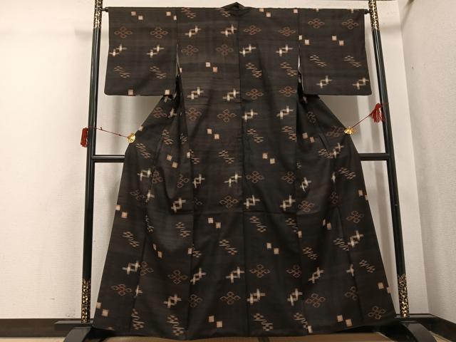 平和屋着物●国指定重要無形文化財　本場久米島紬　手織　正絹　逸品　AABI7363ph