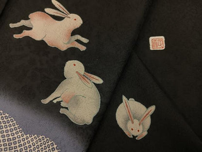 平和屋着物●訪問着　作家物　兎　黒地　正絹　逸品　AABI7419ph