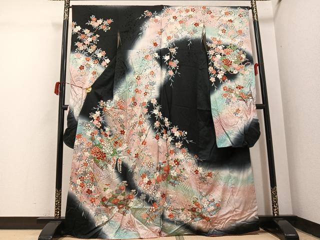 平和屋着物●谷崎潤一郎の世界　振袖　花筏文　暈し染め　黒地　金銀彩　正絹　逸品　AABI7448ph