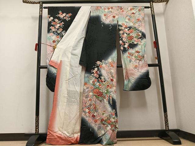 平和屋着物●谷崎潤一郎の世界　振袖　花筏文　暈し染め　黒地　金銀彩　正絹　逸品　AABI7448ph