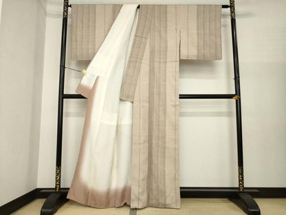 平和屋着物●本場結城紬　重要無形文化財　100亀甲　間道　正絹　逸品　AABI7560ck