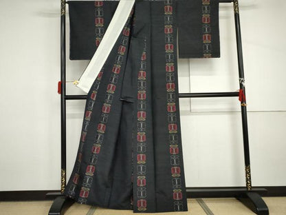 平和屋着物▽上質な紬 　単衣　遠州椿　黒地 　正絹　逸品　未使用　AABI8027cs