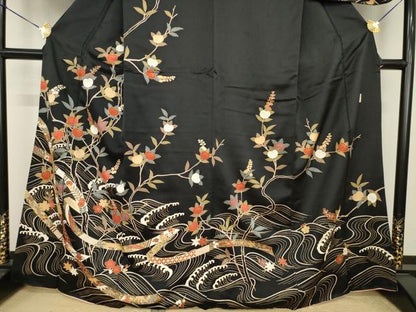 平和屋着物●十日町老舗ブランド　吉澤友禅　吾妻徳穂　訪問着　駒刺繍　吉祥立波文　橘　黒地　金彩　正絹　逸品　AABI8228ck