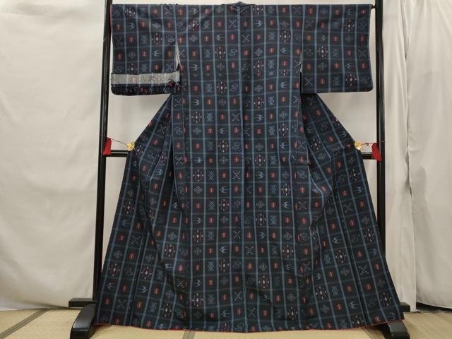 平和屋着物■黄八丈　紬　琉球絣文様　証紙付き　正絹　逸品　AABI8291st