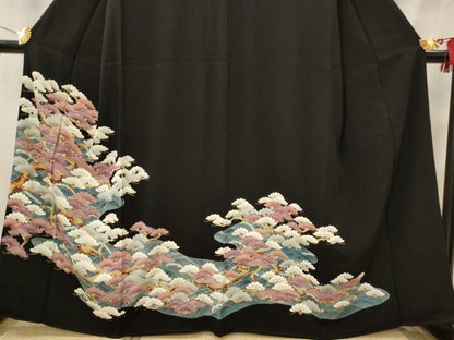 平和屋着物■豪華黒留袖　駒刺繍　流水枝松文　金彩　正絹　逸品　AABI8357st