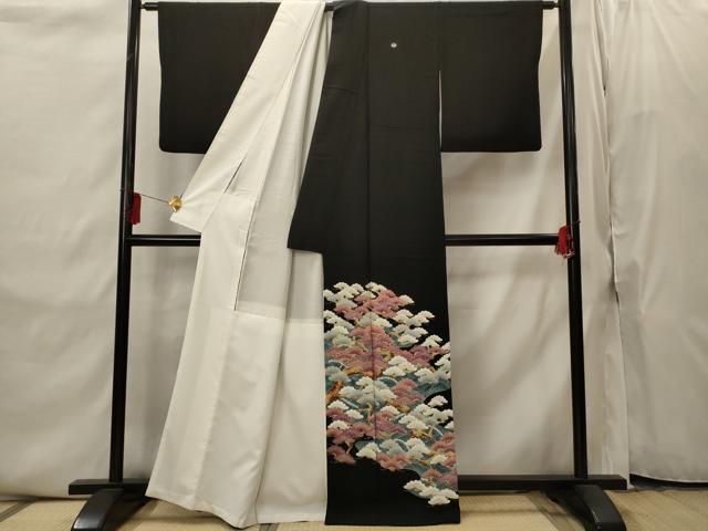 平和屋着物■豪華黒留袖　駒刺繍　流水枝松文　金彩　正絹　逸品　AABI8357st