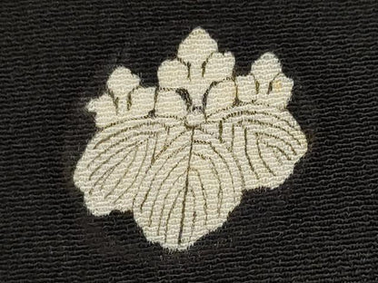 平和屋着物■豪華黒留袖　刺繍　飛鳥松文　金銀糸　金彩　正絹　逸品　AABI8391st