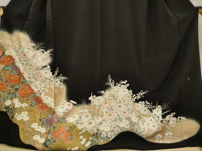 平和屋着物■豪華黒留袖　駒刺繍　草花文　暈し染め　金彩　ロング丈　正絹　逸品　AABI8454st
