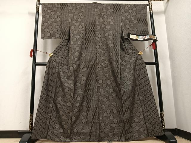 平和屋着物●本場大島紬　古代染色純泥染め　カタス9マルキ　雪輪間道　谷崎絹織物謹製　証紙付き　正絹　逸品　AABI8536ph