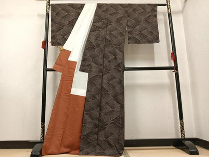 平和屋着物●本場大島紬　古代染色　純泥染　9マルキ　流水菱文　証紙付き　正絹　逸品　未使用　AABI8575ph