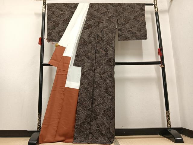 平和屋着物●本場大島紬　古代染色　純泥染　9マルキ　流水菱文　証紙付き　正絹　逸品　未使用　AABI8575ph