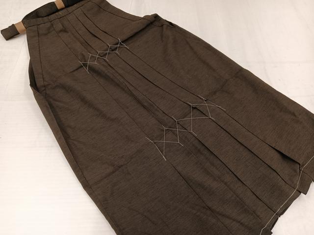平和屋着物●男性　馬乗り袴　紬地　色無地　赤墨色　正絹　逸品　未使用　AABI8592ph