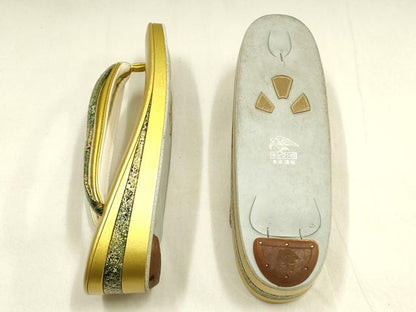 平和屋着物▼和装小物　和装バッグ・草履セット　金鷲本舗 東京謹製 キンワシ印　ハンドバッグ　唐草蔦の葉文　金銀彩　逸品　AABI8713ay