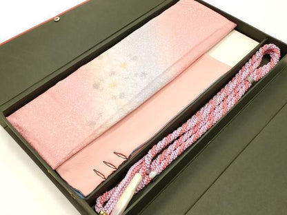 平和屋着物●和装小物　振袖用帯締め・帯揚げ・伊達衿セット　斜縞　花柄　暈し染め　金通し地　撚り房　逸品　未使用　AABI8756ay
