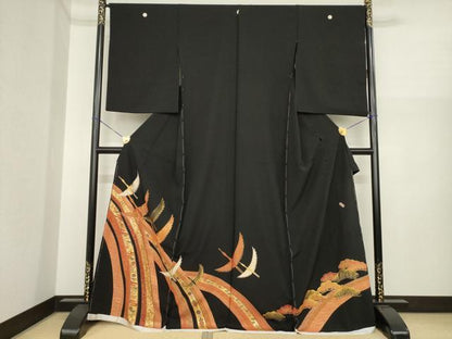 平和屋着物●豪華黒留袖　作家物　駒刺繍　飛鶴吉祥松文　丹後ちりめん　金彩　仮絵羽　正絹　逸品　未使用　AABI8844ck