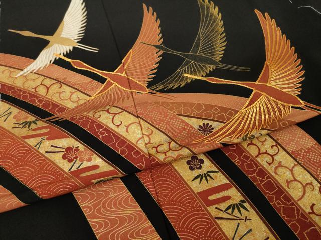 平和屋着物●豪華黒留袖　作家物　駒刺繍　飛鶴吉祥松文　丹後ちりめん　金彩　仮絵羽　正絹　逸品　未使用　AABI8844ck