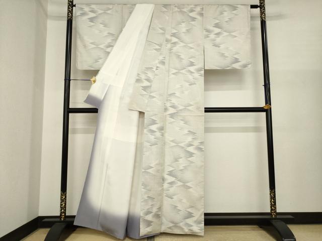平和屋着物●本場大島紬　白大島紬　桑原織物 二代目　桑原啓之介　白大島　松皮菱文　証紙付き　正絹　逸品　AABI8869ck