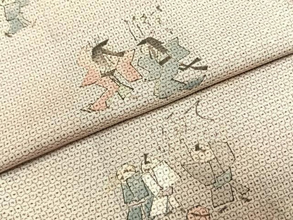 平和屋着物●上質な小紋　本場大島紬地　100亀甲　総詰め　色紙人物文　正絹　逸品　AABI8953fy