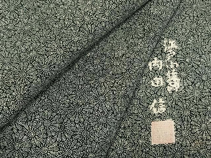 平和屋着物●内田信　江戸小紋　花尽くし　黒地　浜ちりめん　反端付き　正絹　逸品　AABI9173fy