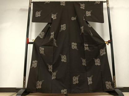 平和屋着物●本場大島紬　カタス9マルキ　地空き　御所車文　正絹　逸品　AABI9307fy