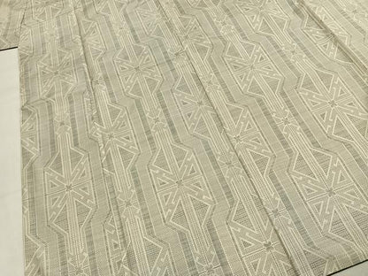 平和屋着物●本場大島紬　白大島　カタス7マルキ　幾何学文様　三越扱い　正絹　逸品　AABI9332fy