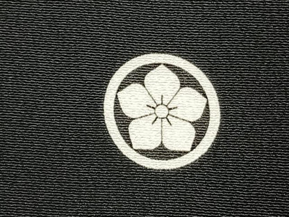 平和屋着物●創業460年・千總　黒留袖　駒刺繍　風景文　暈し染め　金彩　三越扱い　正絹　逸品　AABI9477fy