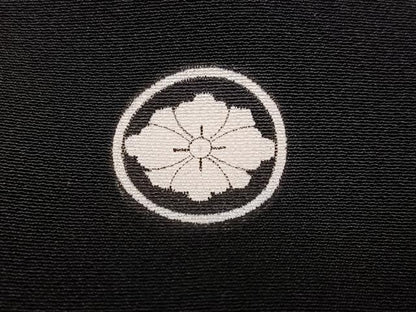 平和屋着物●国際的伝統工芸作家 十二代・藤林徳扇 苑寿 黒留袖 駒刺繍 群れ鶴文 金銀糸 正絹 逸品 未使用 AABJ0012ph