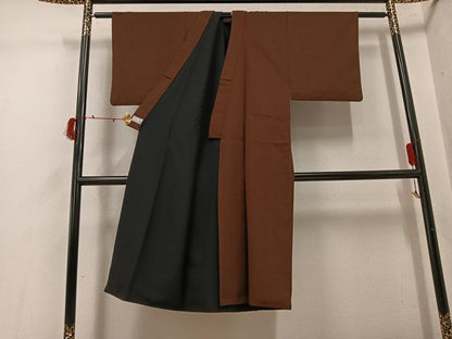 平和屋着物●男性　洗える最高級着物　＜英＞はなぶさ謹製　アンサンブル　色無地　こげ茶色×憲法色　洗える着物　AABJ0024ph