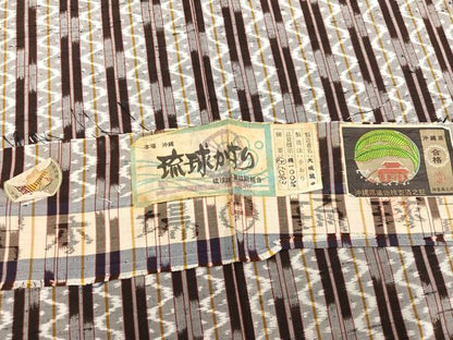 平和屋着物●本場琉球絣 紬 手織り 大城誠光作 証紙付き 正絹 逸品 AABJ0029ph
